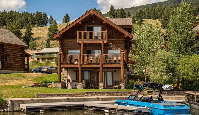 Kings Cabin: Stunning 3-bedroom retreat on Hebgen Lake, 16 mins from Yellowstone.