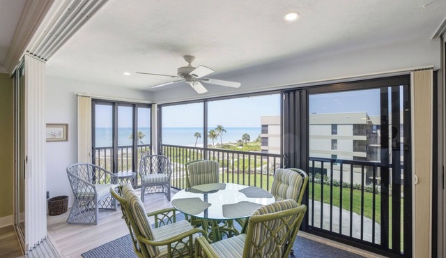 Kings Crown 306, 2 bed, 2 bathroom, Top Floor, Gulf Views