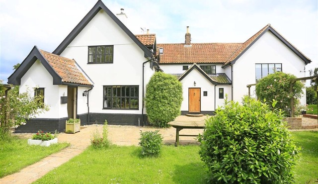 Kings Farm - Five Bedroom House, Sleeps 10