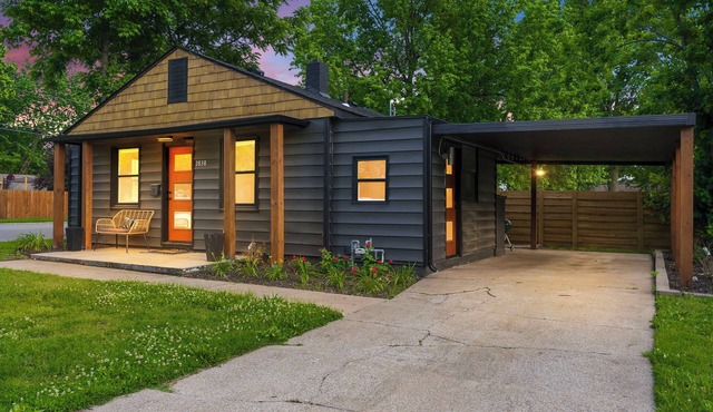 Kings, Kitchens & Comfort In Modern Cedar Home