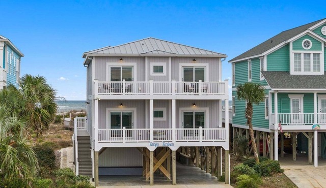 Kings Kraken: An 8-bedroom oceanfront home in Oak Island, perfect for 20 guests!
