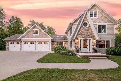 Kings Landing by Simple Life Rentals