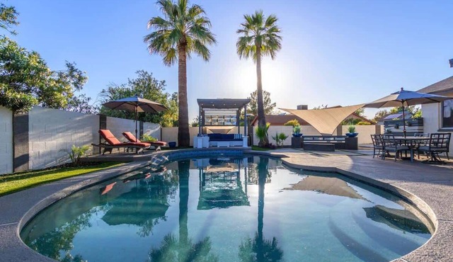 "Kings" Modern Retreat | Heated Pool & Fire Pit