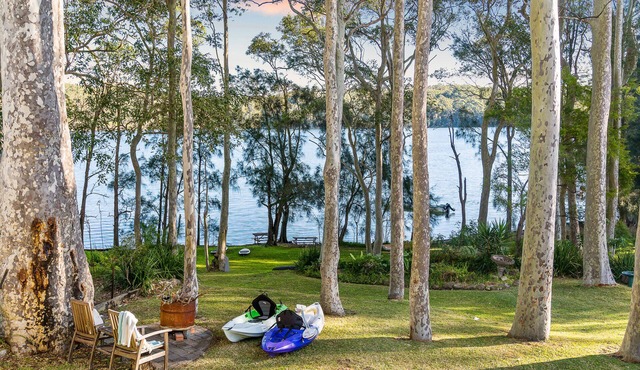Kings Point Lake House - Lakeside Family Holiday