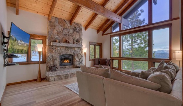 Kings Way Lake View by Tahoe Getaways - Spacious 4 BR w Private Hot Tub, Pool Table!