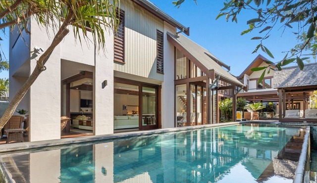 KINGSCLIFF BALINESE BEACHFRONT RETREAT