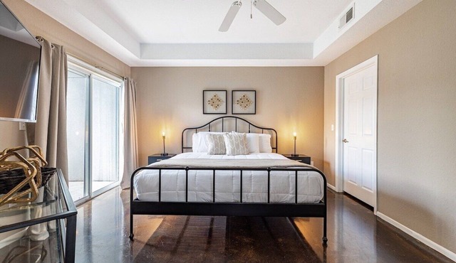 Kingside ★ Channelside | 55 & 43” TV | Pool + Wifi