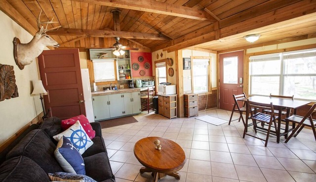 Kingsland Duo – 2 Cottages in 1! Lakeview Living w/Lake Access