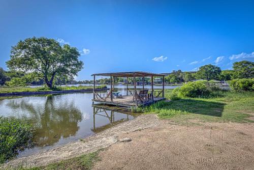 Kingsland Duo 2 Cottages in 1 w Lakeview