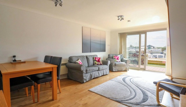 KINGSMERE, pet friendly, with a garden in Horning