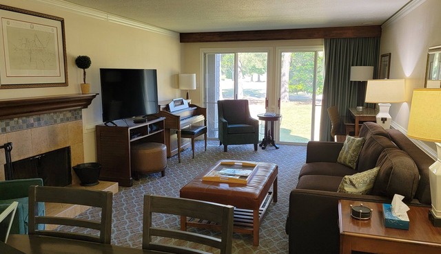 Kingsmill Condo on Golf Course 9th Fairway! Local owner