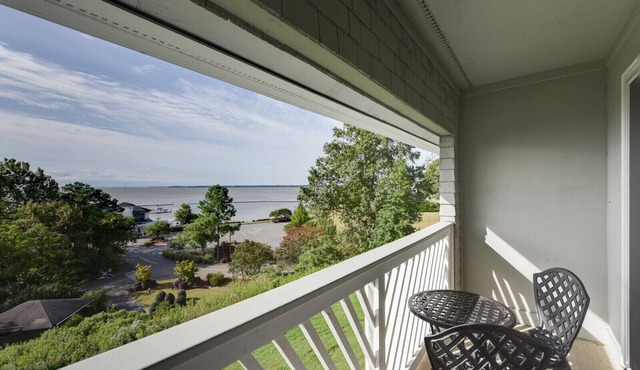 Kingsmill Luxury - Sleeps 6 - Virginia's only AAA Four Diamond Condo Golf Resort