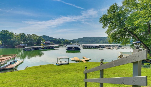 Kingsport 'Boone Lake Hideaway' w/Deck & Views!