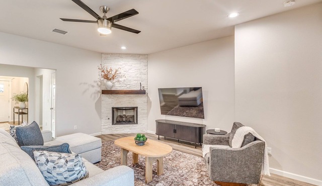 Kingsport Modern Oasis