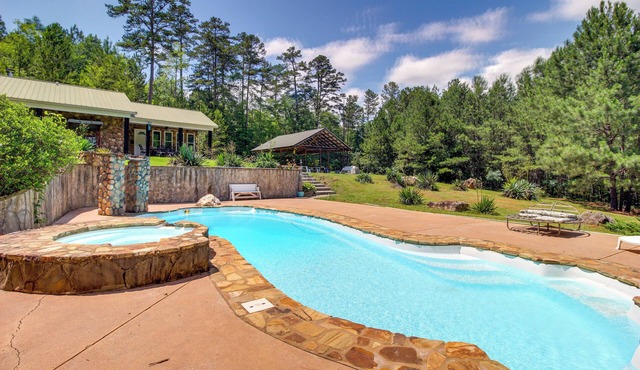 Kingston Home w/Shared Pool - 23 Mi to Lakepoint!
