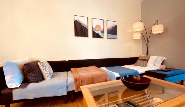 KingstonStays The Neighbourhood, Expansive loft, free parking