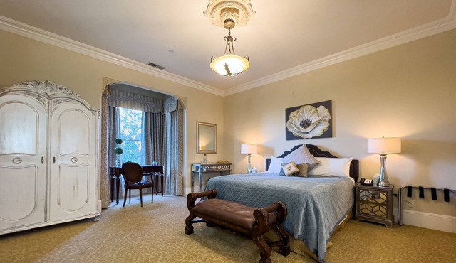 KINGSUITE in Mansion Mins to Beach Monterey Carmel