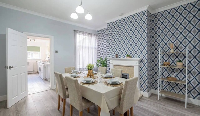 Kingsway Property. 4 bed, 5 guests.