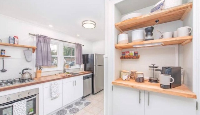 Kingwood Cottage, a beautiful 2-bedroom cottage across from Kingwood