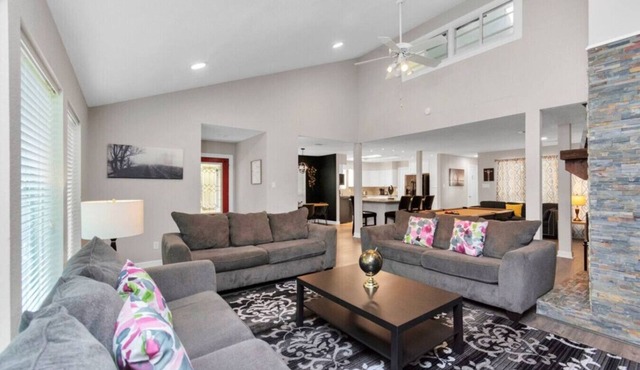 Kingwood Escape – 6BR w/Heated Pool, Near IAH