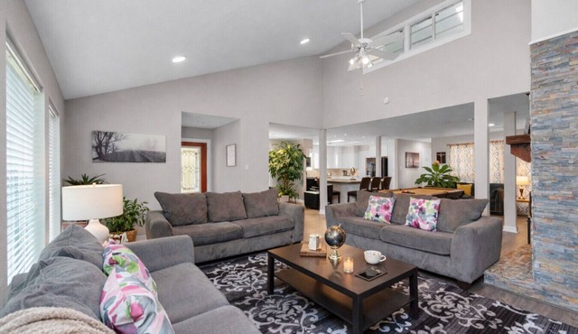 Kingwood Escape – 6BR w/Heated Pool |Near IAH