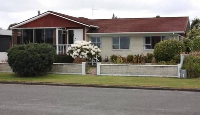 Kinloch Lakefront with wifi