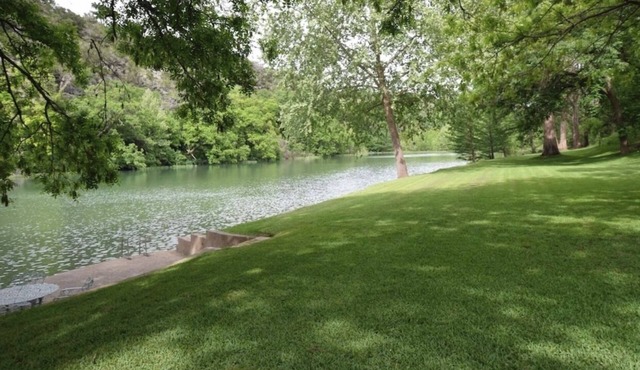 Kipp Cottage - Private Guadalupe Riverfront - 2 Cottages - Sleeps 9