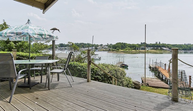 Kipper Cottage - a bungalow that sleeps 4 guests in 2 bedrooms