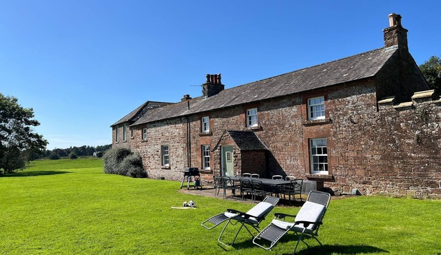 Kirk House Longtown - a cottage that sleeps 13 guests in 7 bedrooms