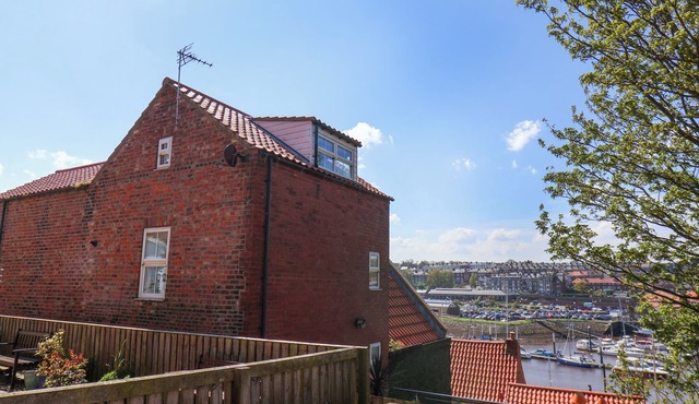 KIRKBY HOUSE, pet friendly, character holiday cottage in Whitby