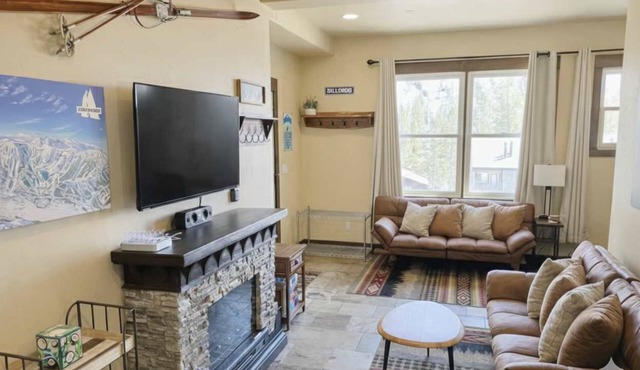 Kirkwood Mountainside Cottage - Walk to Lifts