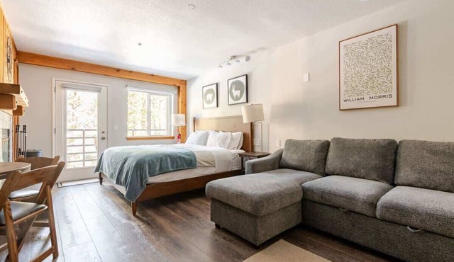 Kirkwood Studio Full Kitchen & Meadow Balcony