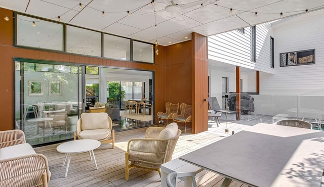 Kirra Bliss - Luxurious and Modern Beach House