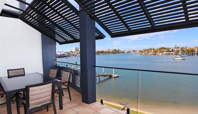 Kirribilli 13 - Two Bedroom Apartment with River View!
