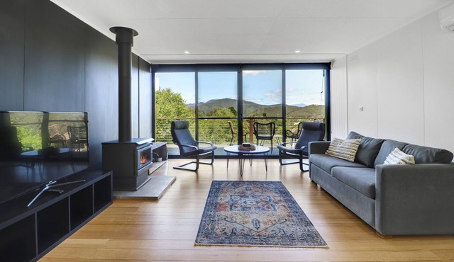 Kirribilli: 2 BR, 1.5 BA House in Goughs Bay, Sleeps 4