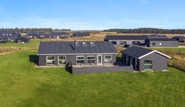 "Kirsi" - 1.6km from the sea by Interhome