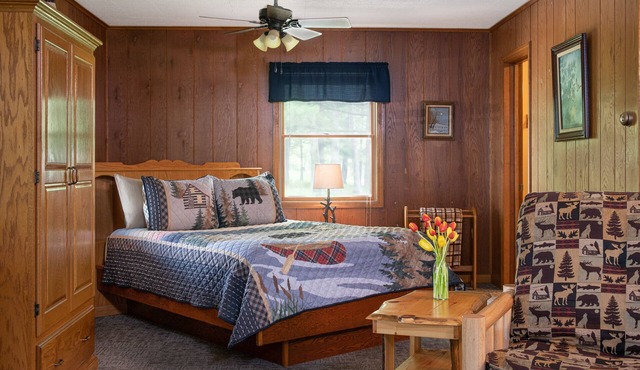 Kishauwau Cabins Dog Friendly [Commanche Cabin] near Starved Rock State Park