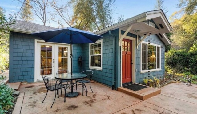 Kismet Cottage Murphys; creek side tranquility!nn