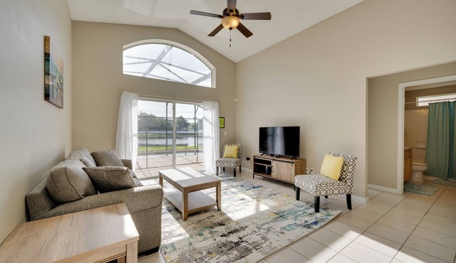 Kissimmee Getaway w/Pool ~ 7 Mi to Disney!
