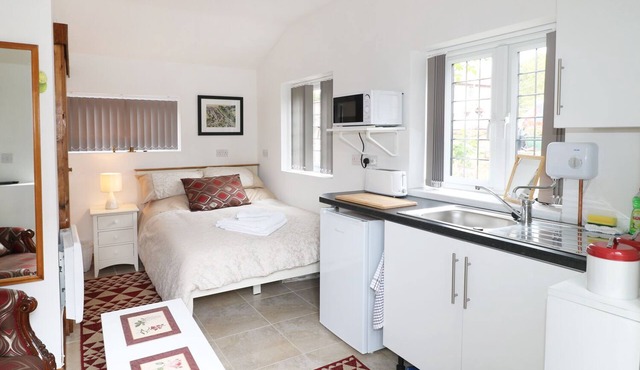 KISSINGATE, romantic, with a garden in Nether Langwith