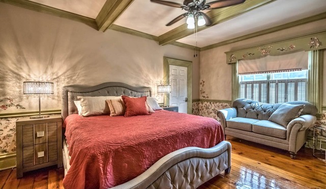 Kitchen, billiard and sun rooms. Walking distance to Main St. downtown.