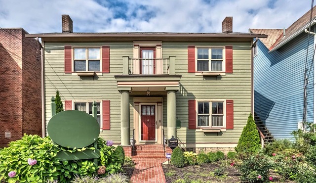 Kitchen, billiard and sun rooms. Walking distance to Main St. downtown.