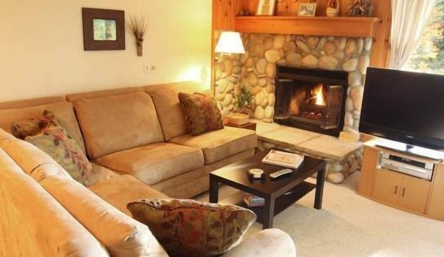 Kitchen, Stone Fireplace, Jacuzzi. Trout Creek Condo #82 - 2 Bedrooms 2 Baths. Pools, Tennis, Hiking