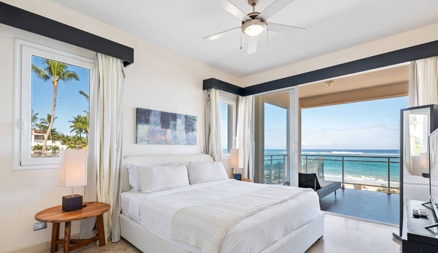 Kite Beach Oceanfront Pool & Hot Tub 203