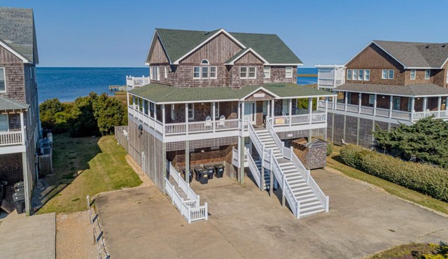KiteHouse - 7BR Sound Front House w/Pool, Hot tub, Private dock & Kite Launch
