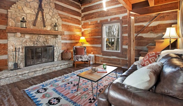 Kit’s Cabin - Log Cabin Retreat in Indianapolis