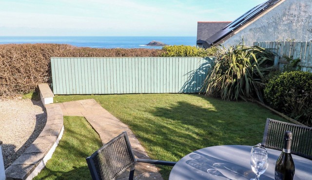 KITTIWAKE, pet friendly, with a garden in Crantock