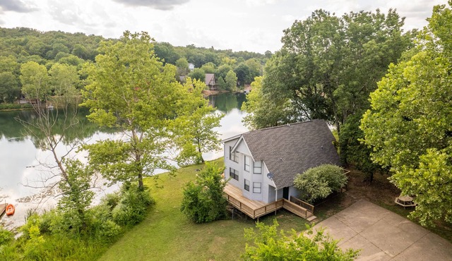 Kiwanie Lodge, Large Lakefront Home, Sleeps 12