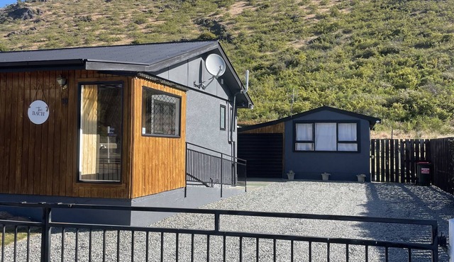 Kiwi Batch. In the heart of Omarama.