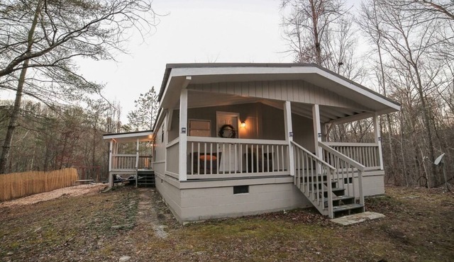 'Kiwi Creek' Nostalgic Retreat- Wifi, VHS Collection, Vinyl Records, Board Games